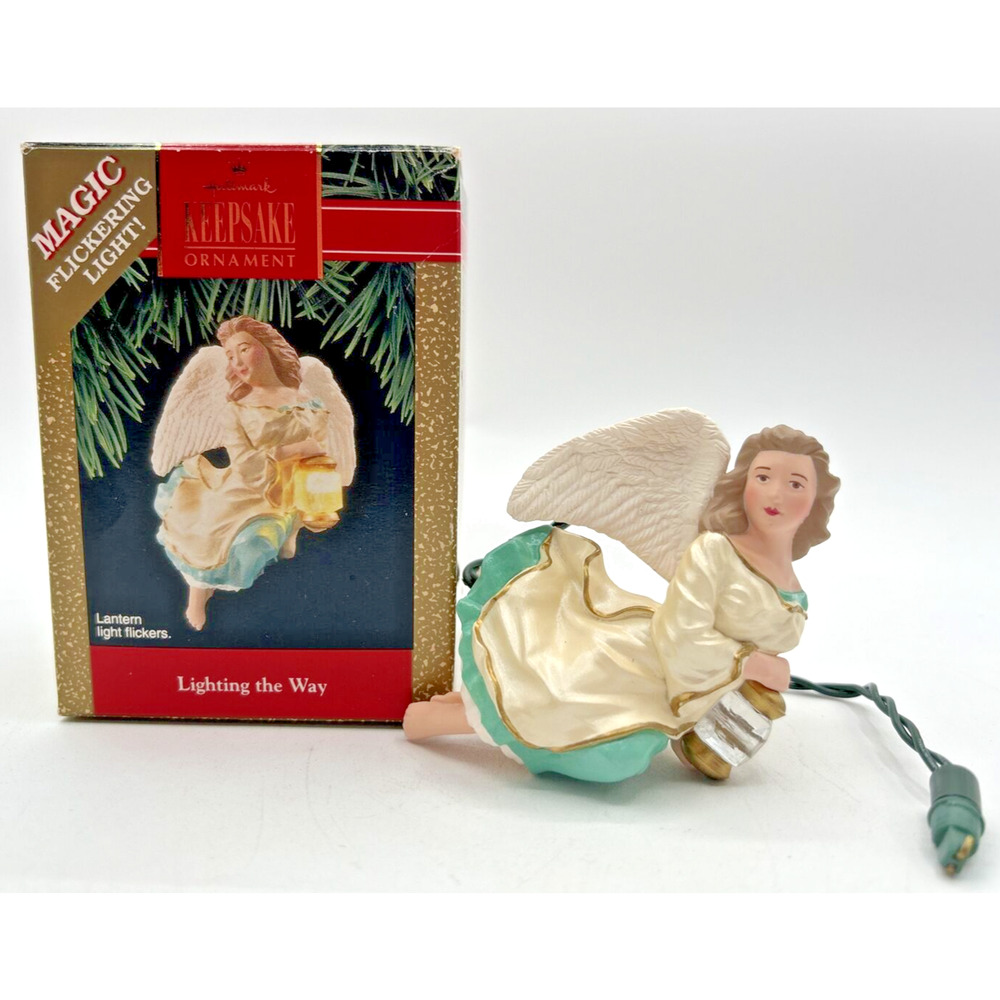 1992 Hallmark Lighting the Way Keepsake Ornament U134